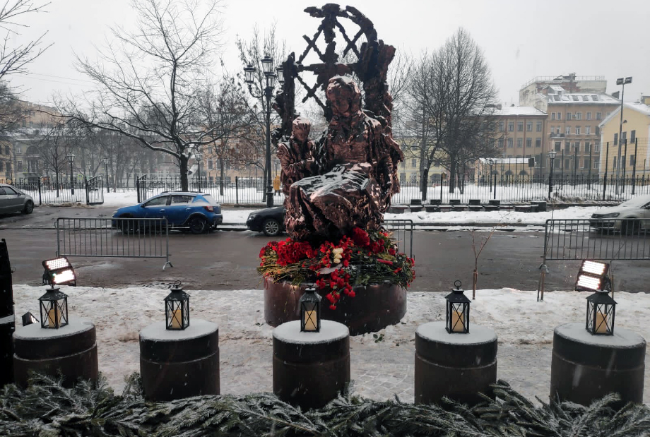 В Санкт-Петербурге открыли монумент, посвящённый учителям, которые работали в блокадном Ленинграде.