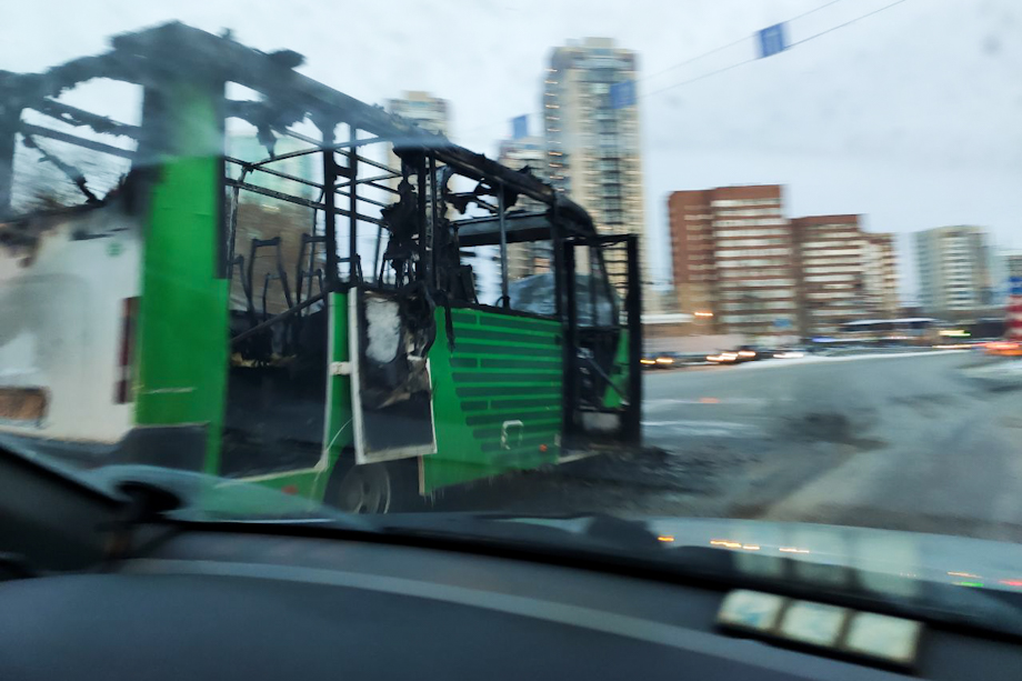 Причина возгорания сейчас устанавливается.