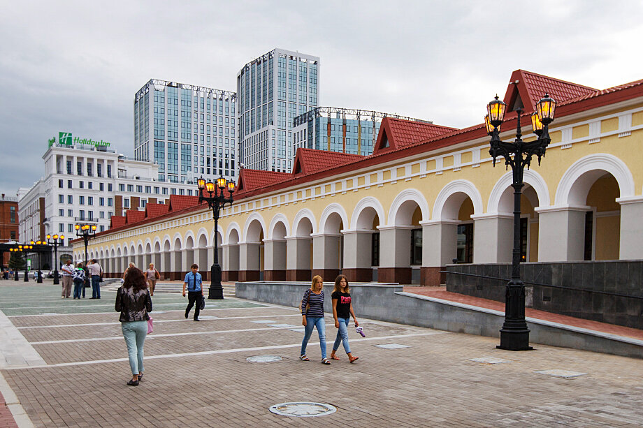 Улицу Октябрьской Революции реконструируют от Гостиного двора до Набережной реки Белой.