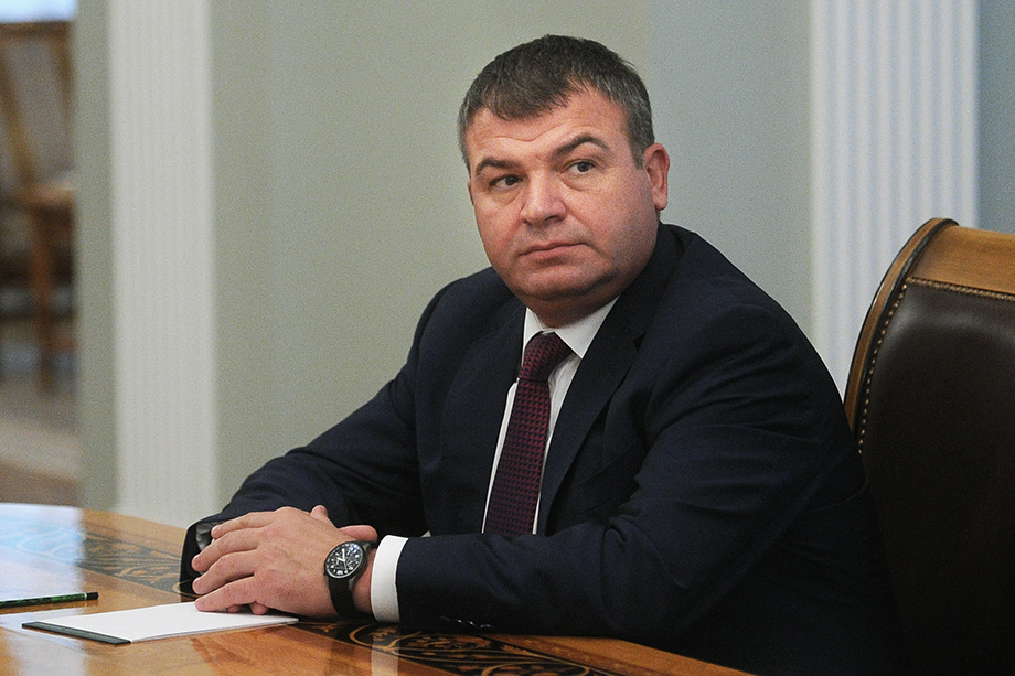 В 2012 году плеяду скандалов вокруг Минобороны открыл обвинённый в халатности министр обороны Анатолий Сердюков, который отделался отставкой. Дела же других чиновников были доведены до суда.