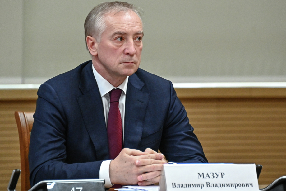Одним из кандидатов-фаворитов на место губернатора мэра называют Владимира Мазура.
