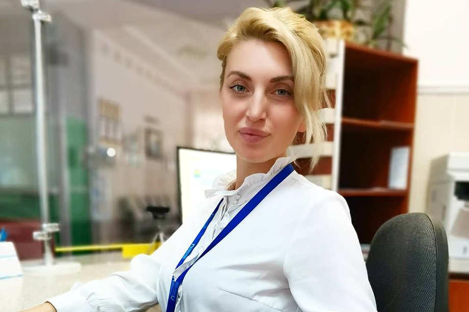 Крымчане ополчились против сакского депутата за то, что она призывала их делать украинские биометрические загранпаспорта