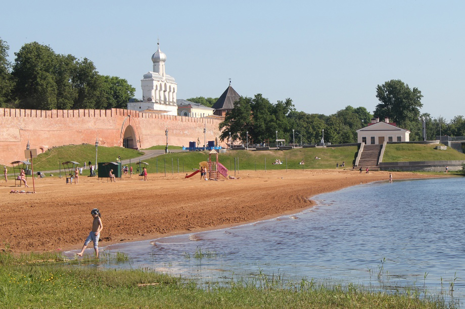 В Великом Новгороде объявили конкурс на благоустройство территории Кремлёвского пляжа.