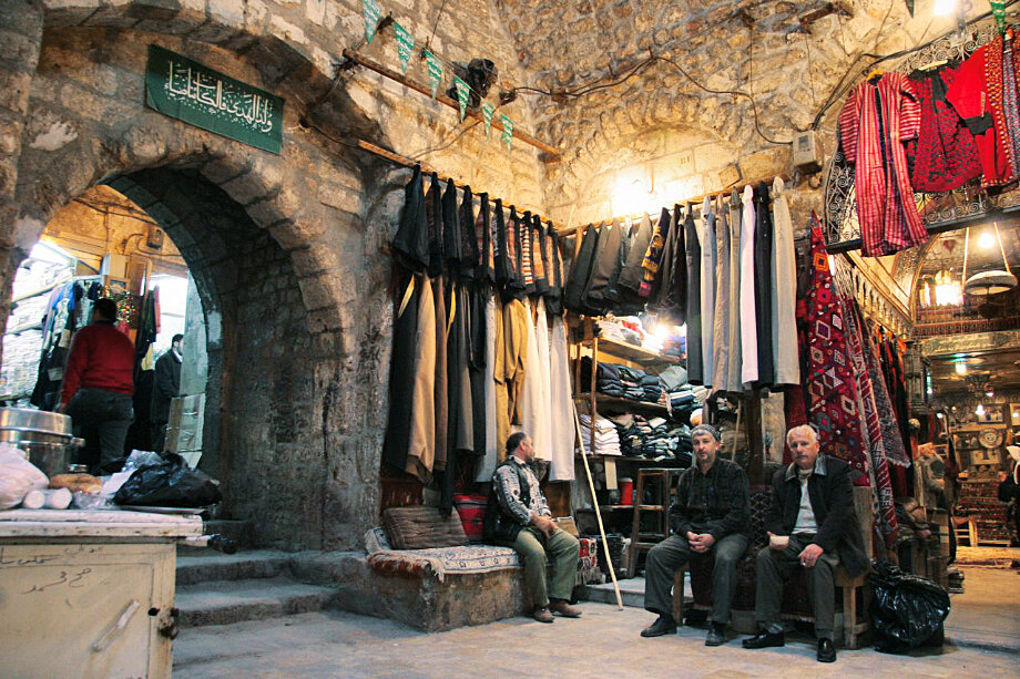 В Алеппо находился один из древнейших рынков, где никогда не было религиозных конфликтов между христианами и мусульманами.
