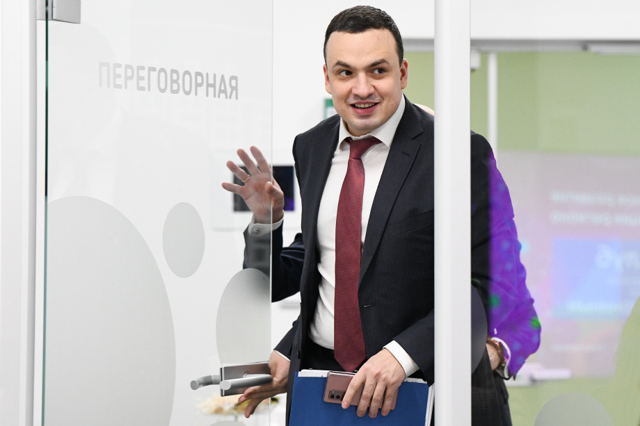 По одной из версий, за увольнением Казаковой стоит конфликт с Дмитрием Иониным (на фото), новым вице-губернатором области.