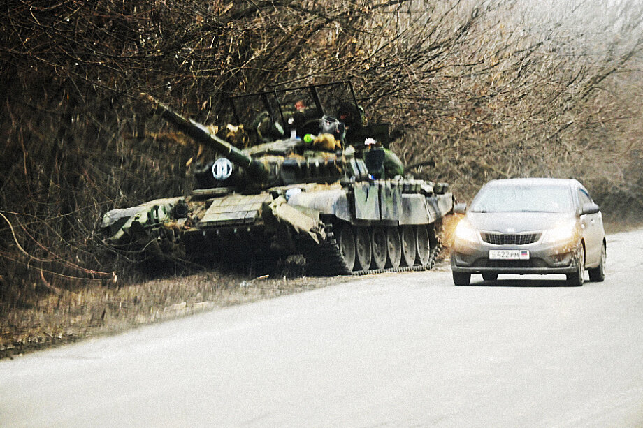 Танк Т-72 на трассе Донецк – Горловка.
