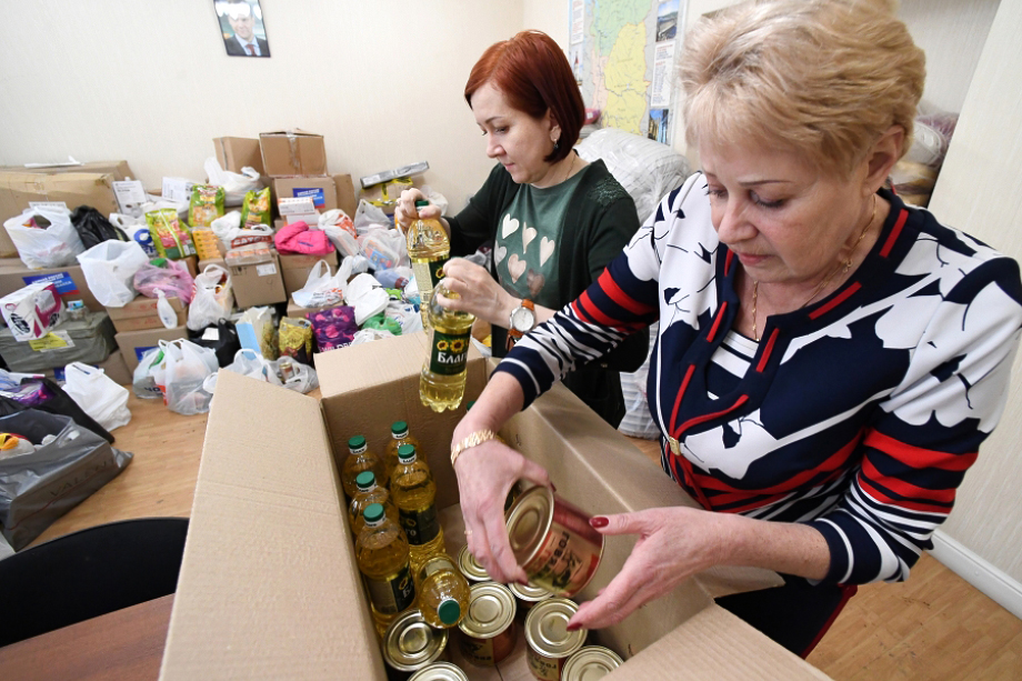 Сбор гуманитарной помощи жителям Донбасса в рамках акции «Своих не бросаем».