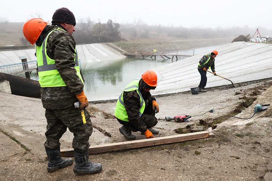 Подготовка Северо-Крымского канала для пуска воды в Крым.