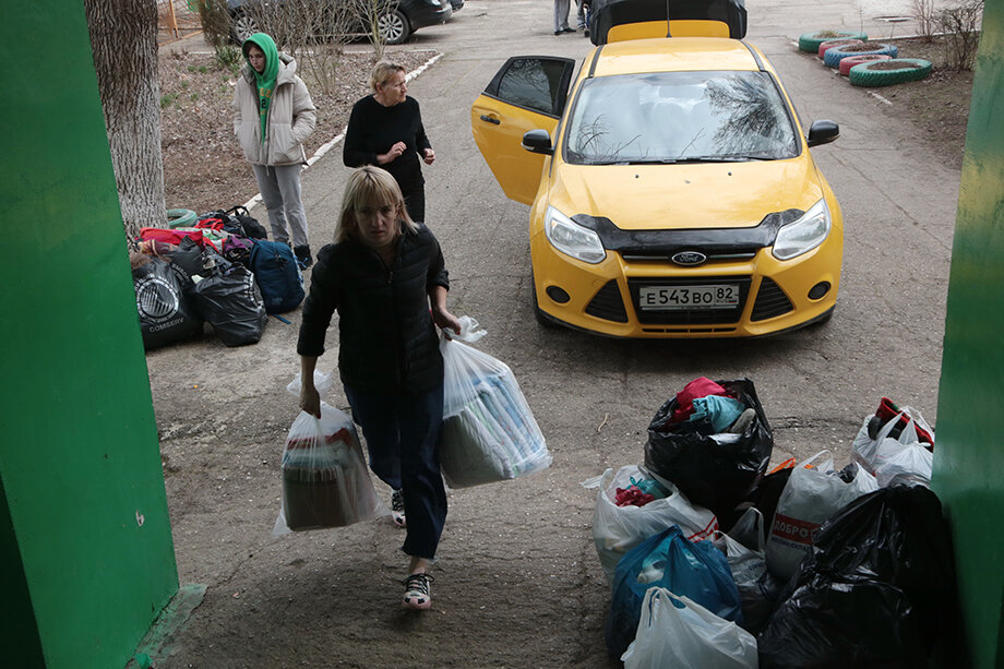 Гуманитарная помощь от крымчан прибывает постоянно.