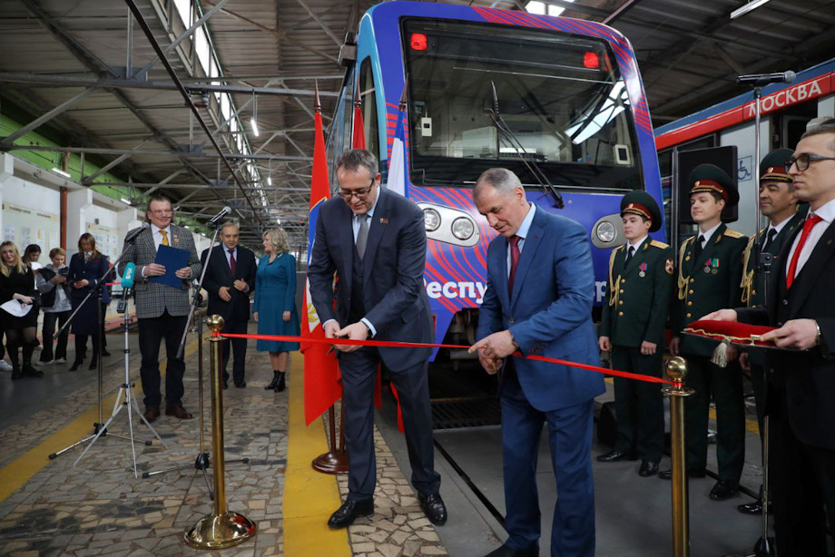 В столичном метро запустили состав, посвящённый Крыму.