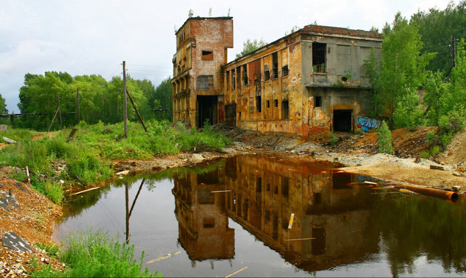 Дегтярское рудоуправление закрылось ещё в 1995 году, после чего шахты были затоплены.