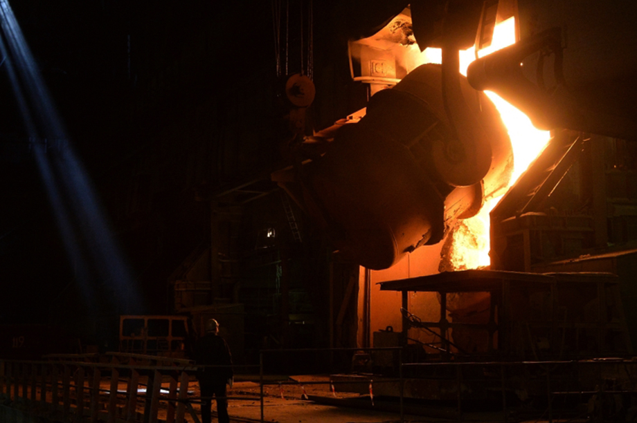 Магнитогорский металлургический комбинат (ММК) оценивает дополнительные издержки от введения акциза на жидкую сталь примерно в 200 млн долларов в год.