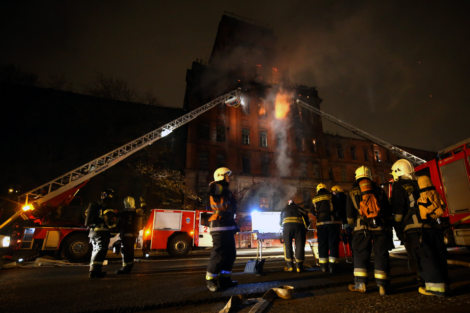 Пожары на территории заброшенного завода «Красный треугольник» – событие регулярное. В прошлом году здание горело шесть раз.