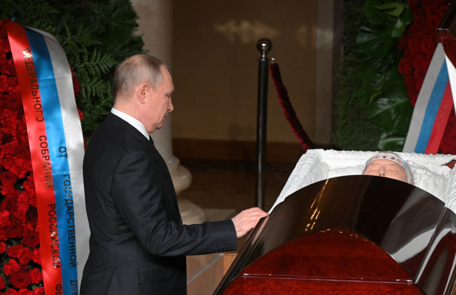 Прощание с Жириновским проходит в Колонном зале Дома союзов в Москве.
