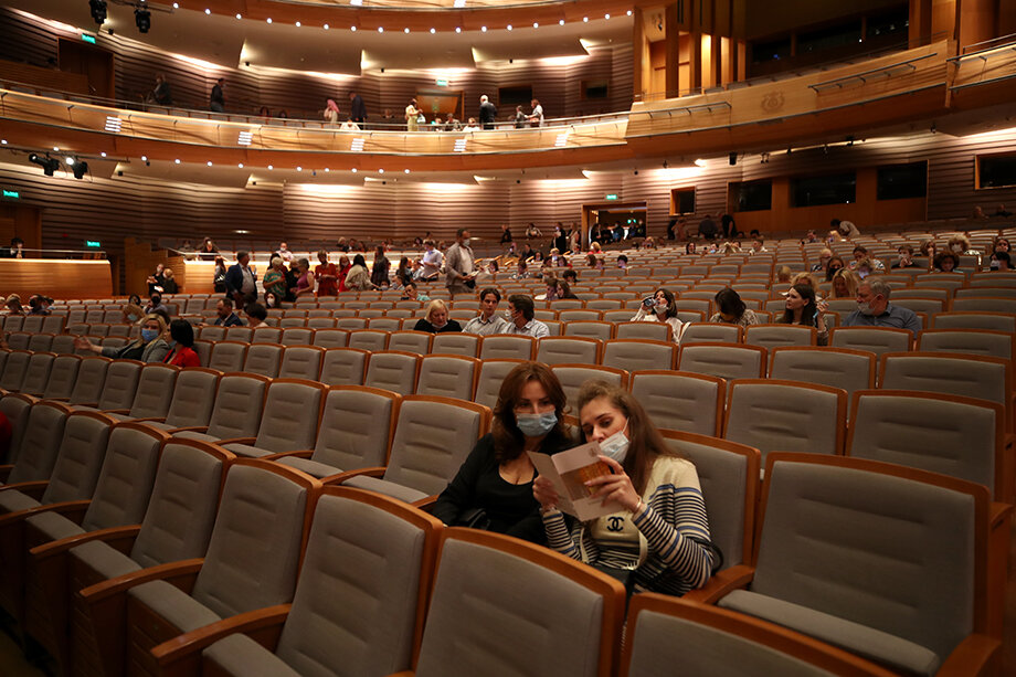 Несмотря на отмену QR-кодов, столичные театры отмечают снижение темпов бронирования билетов.