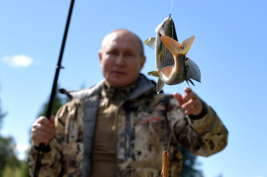 26 сентября 2021 года. Владимир Путин ловит рыбу во время краткого отпуска в Сибири после рабочей поездки в Приморье и Амурскую область.
