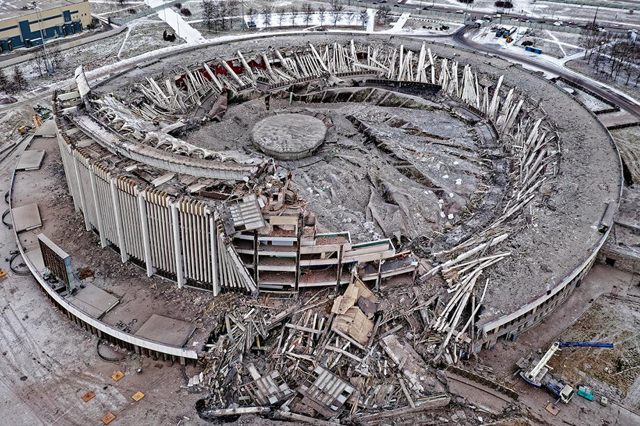 1 февраля 2020 года. Последствия обрушения крыши спортивно-концертного комплекса СКК «Петербургский» во время демонтажа здания.