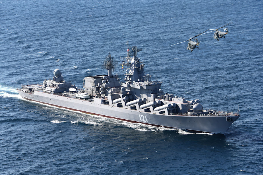 Флагман Черноморского флота гвардейский ракетный крейсер «Москва».