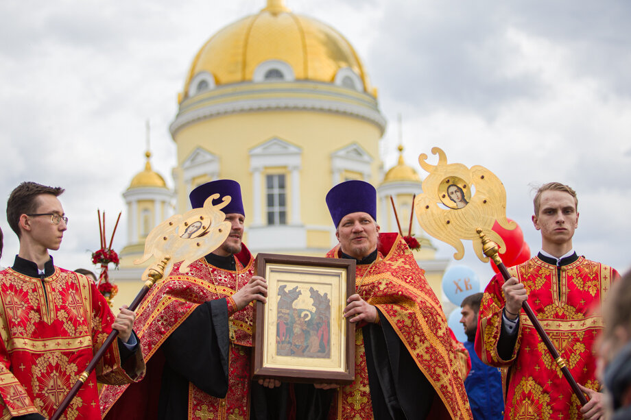 Пасхальный крестный ход в Екатеринбурге.