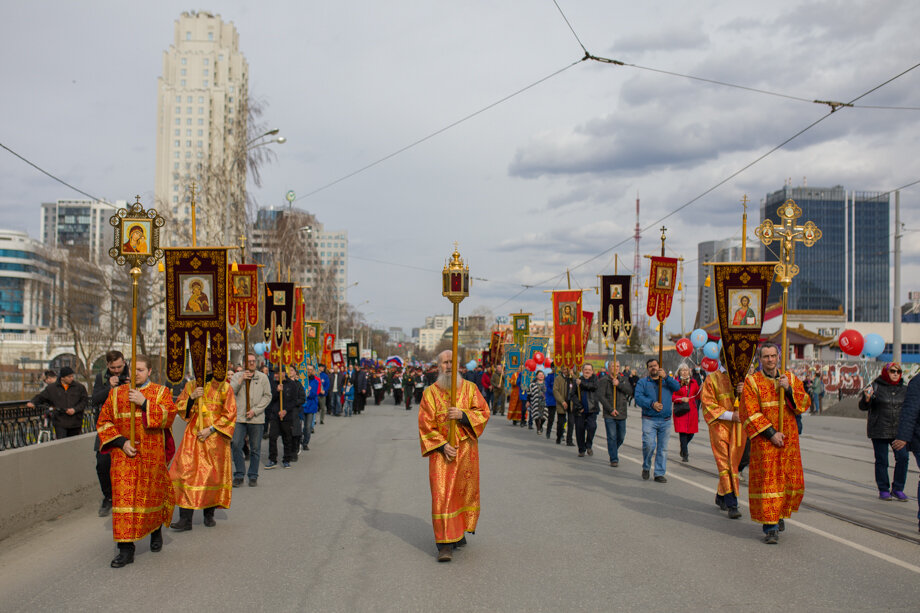 Пасхальный крестный ход в Екатеринбурге.