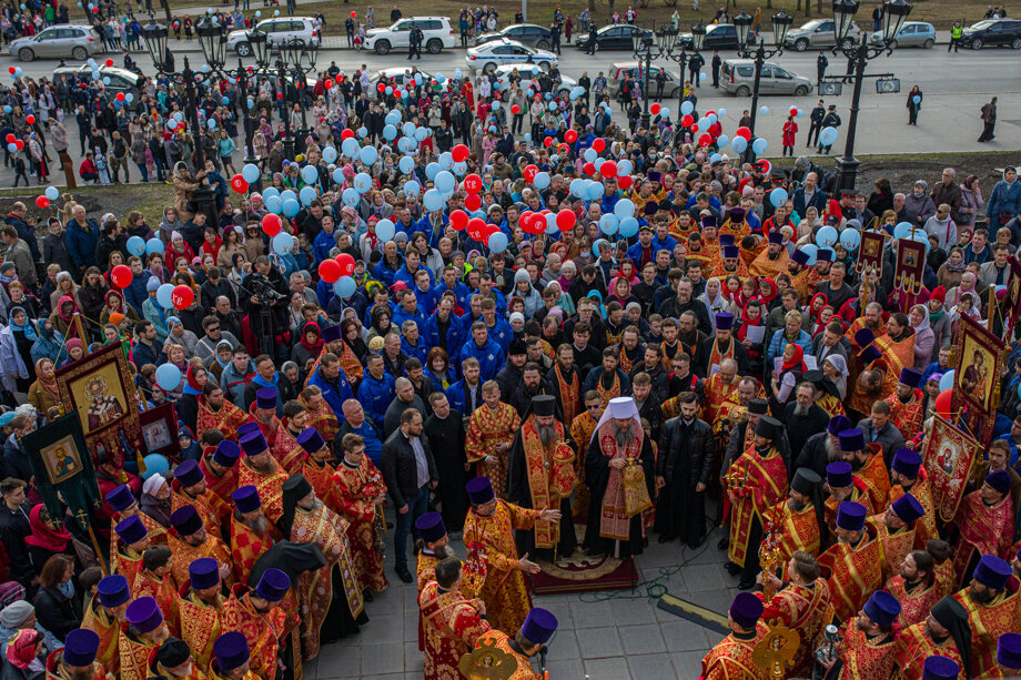 Пасхальный крестный ход в Екатеринбурге.