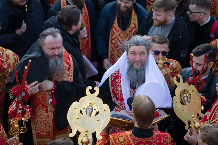 Пасхальный крестный ход в Екатеринбурге.