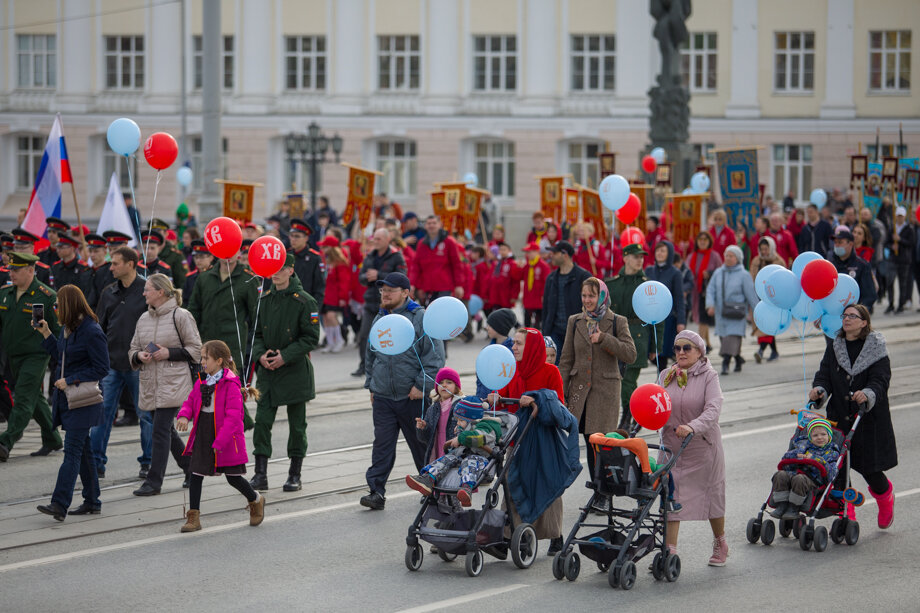 Пасхальный крестный ход в Екатеринбурге.