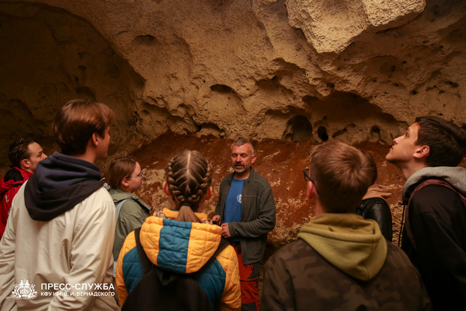 В Крыму набирают экскурсоводов в пещеру «Таврида».