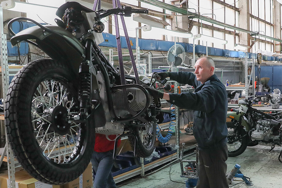 На Ирбитском мотоциклетном заводе продолжается сборка «Уралов». На прошлой неделе контейнер с техникой был отправлен в Китай.