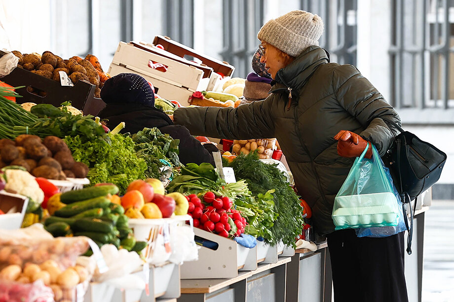 На ярмарке будут представлены молочная и мясная продукция, сладости, цветы, овощи и фрукты, растения и дачные принадлежности.