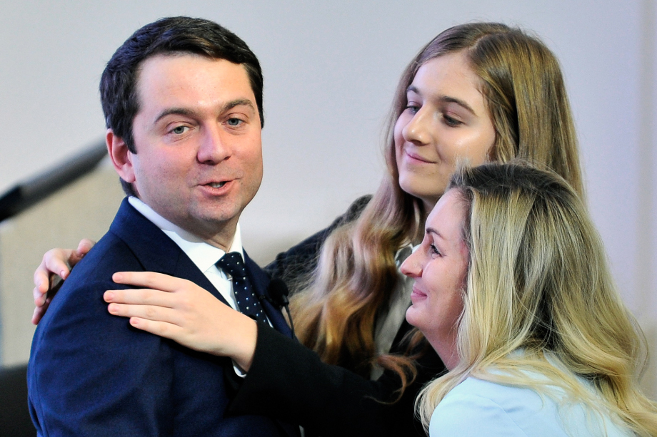 Андрей Чибис за прошлый год заработал всего 3.7 млн рублей, его жена Евгения (на фото справа внизу) – примерно столько же.