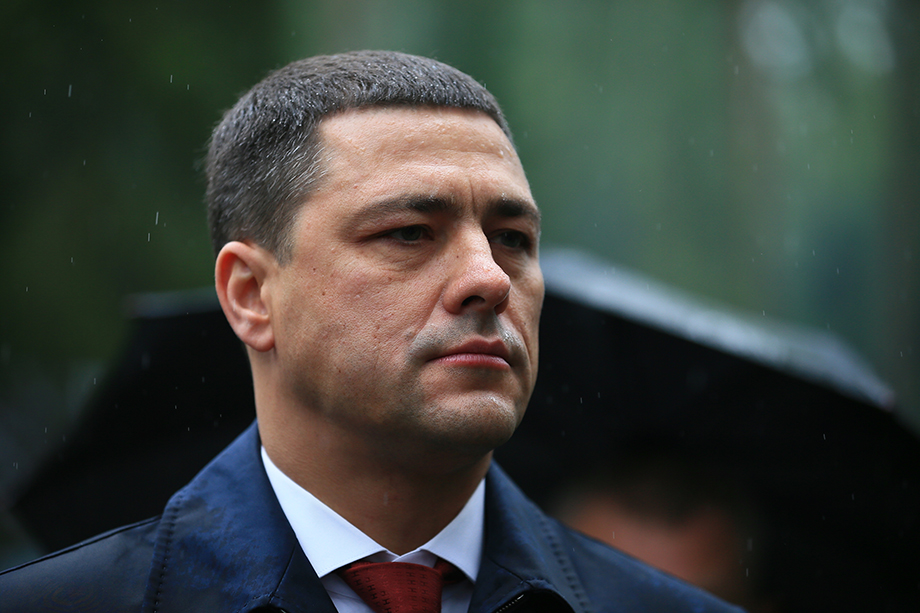Губернатор Псковской области Михаил Ведерников смог наладить контакт и договориться как с местными элитами, так и с представителями системной оппозиции.