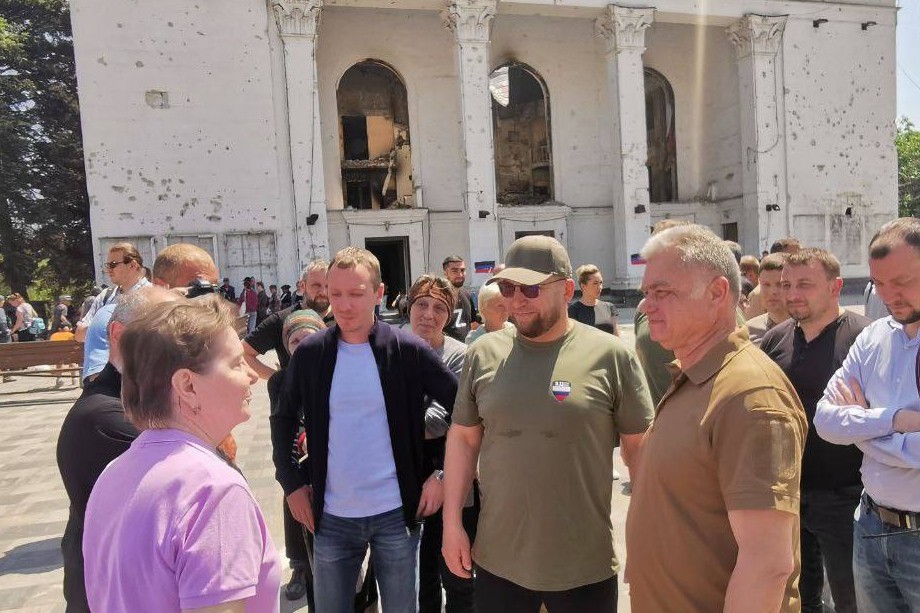 В ДНР Комарова прибыла в составе гуманитарной миссии.