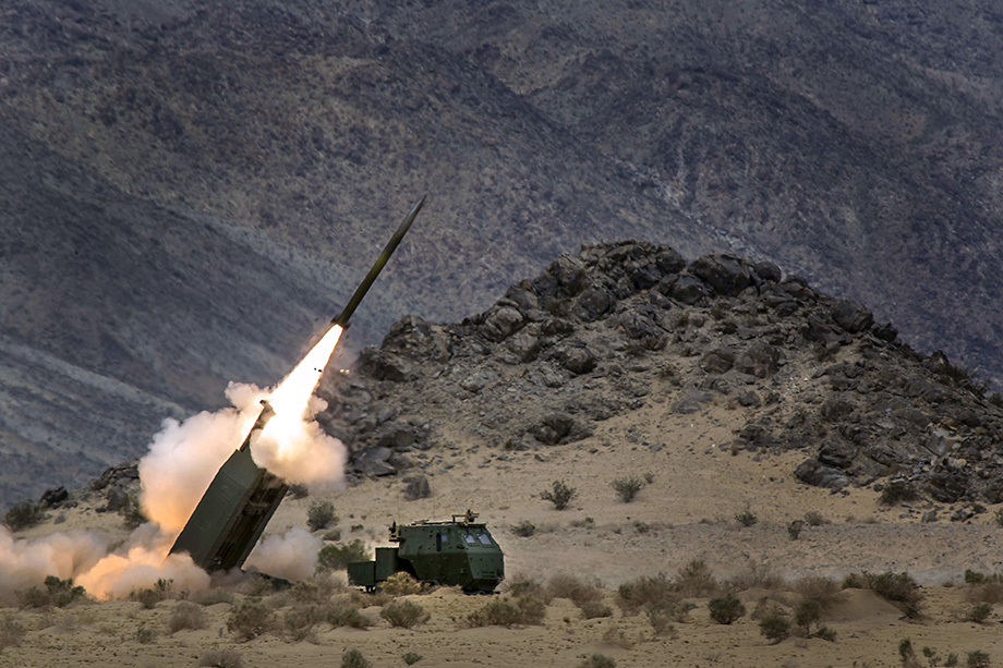Запуск оперативно-тактической баллистической ракеты MGM-140 ATACMS.