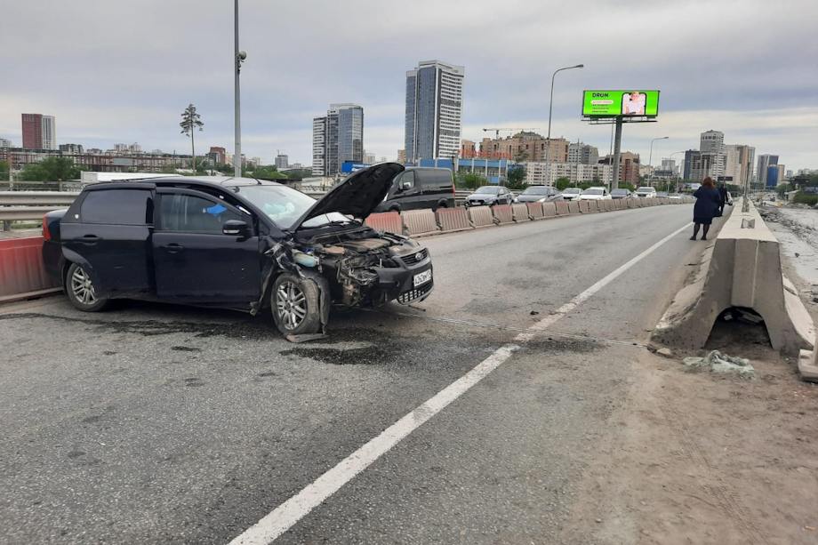 Для осмотра в медицинское учреждение доставлен пассажир автомобиля Ford.