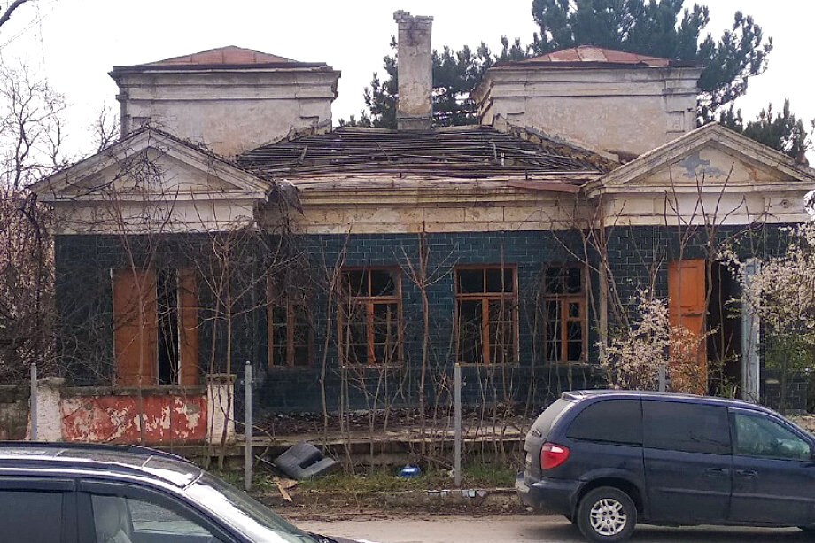В Севастополе общественники обеспокоены сносом дореволюционного здания.
