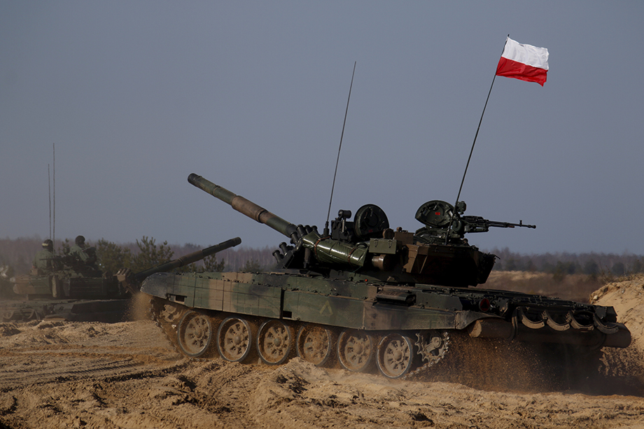 Наибольшую поддержку Украине оказала Польша, просто передав из состава своих вооружённых сил 240 танков Т-72.