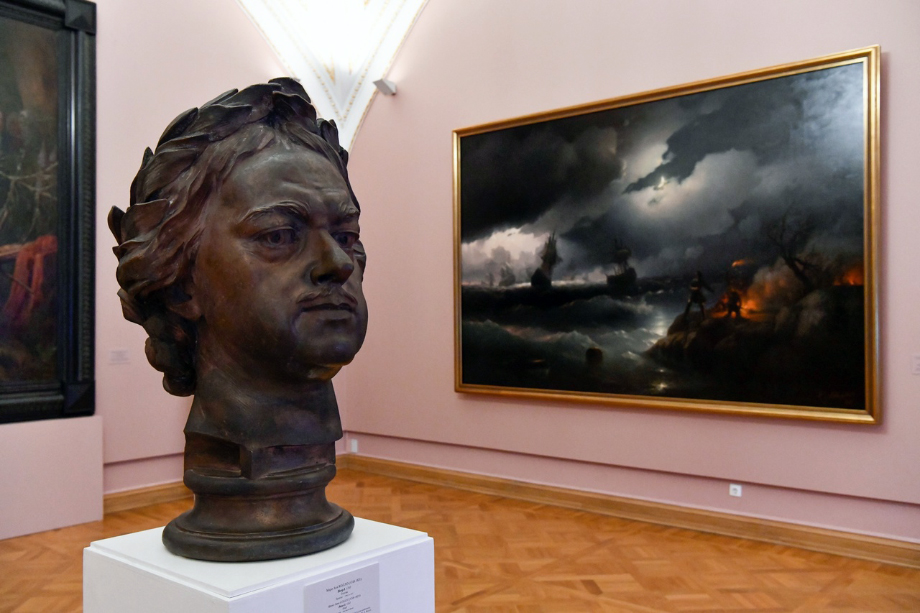 На выставки, посвящённые 350-летию Петра I, Министерство культуры РФ выделило более 52 млн рублей.