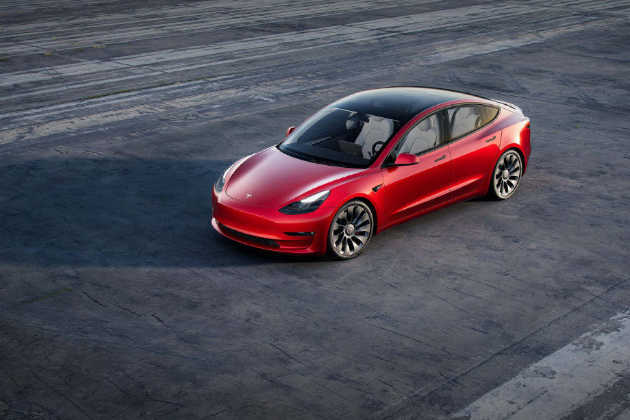 После весеннего апдейта цен Tesla Model 3 Long Range в зависимости от комплектации стоит от 48 640 до 59 990 долларов США.