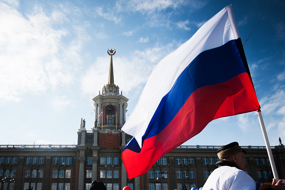 Волонтёры Свердловского областного медицинского колледжа будут дарить ленты триколор жителям и гостям города.