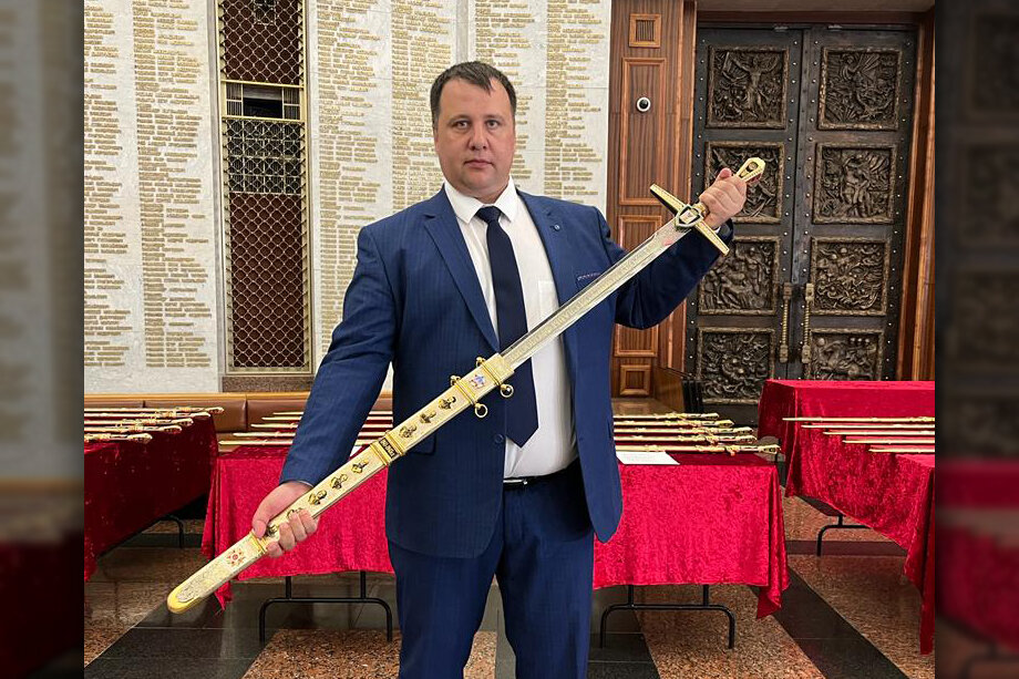 Валентина Матвиенко вручила «Меч Победы» мэру города воинской славы Феодосии.