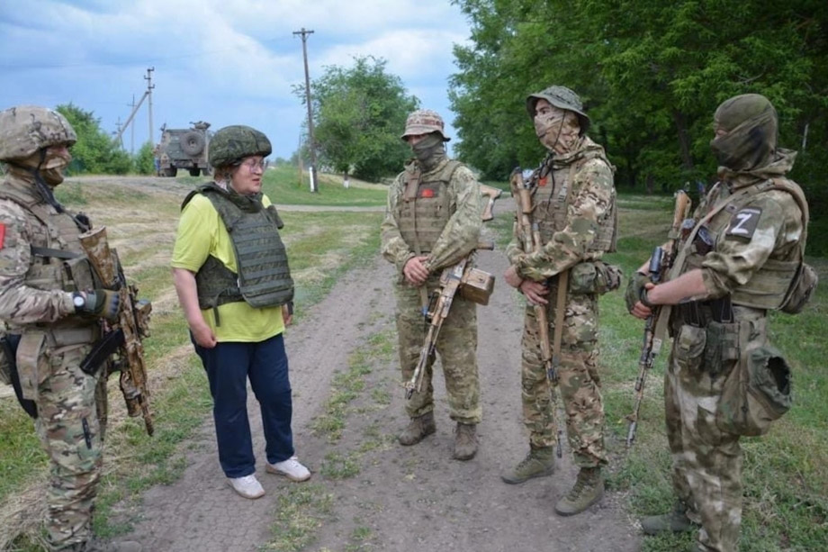 По словам омбудсмена, у военнослужащих есть возможность принять душ, сходить в баню.