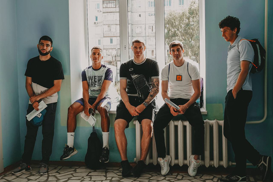 ФК «Уфа» проходит медосмотр перед спортивными сборами.