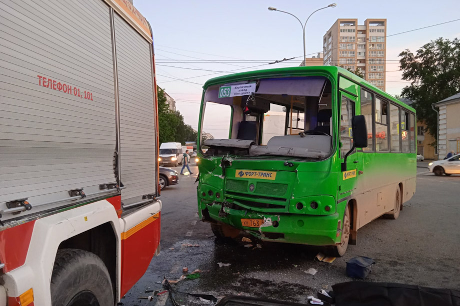 Авария произошла на пересечении улиц Бакинских Комиссаров – Коммунистическая.