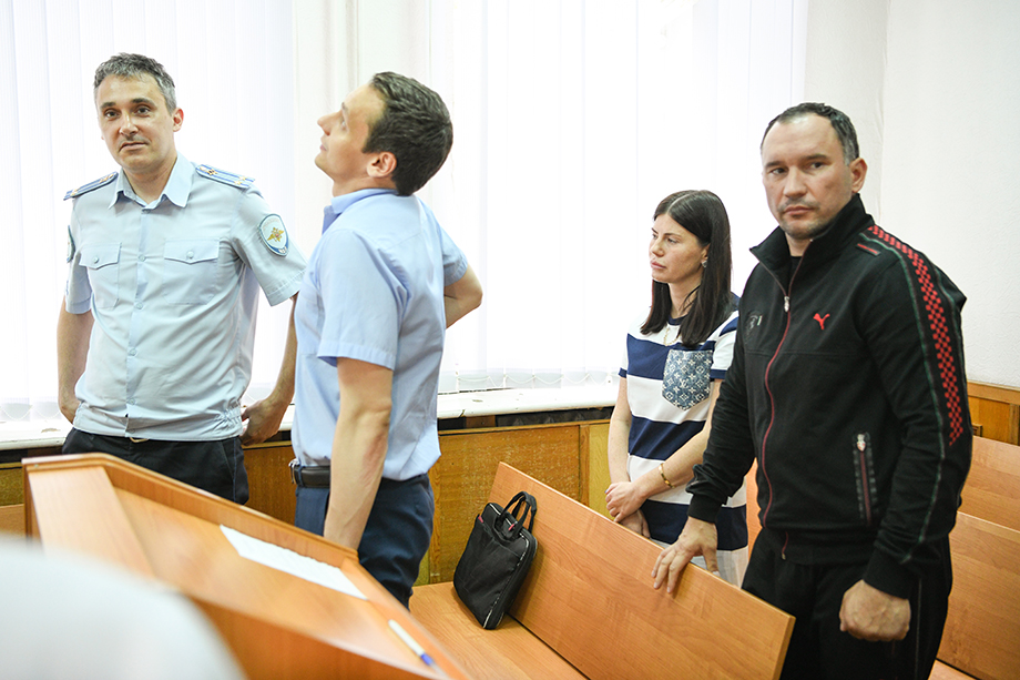 Директор института физической культуры, спорта и молодежной политики УрФУ Евгений Шурманов был заключён под стражу 17 июня на один месяц и 25 суток по делу о мошенничестве.