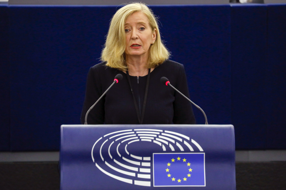 Европейский омбудсмен Эмили О’Рейли, открывшая в сентябре прошлого года расследование по данному вопросу, до сих пор так и не получила удовлетворительного ответа от Еврокомиссии.