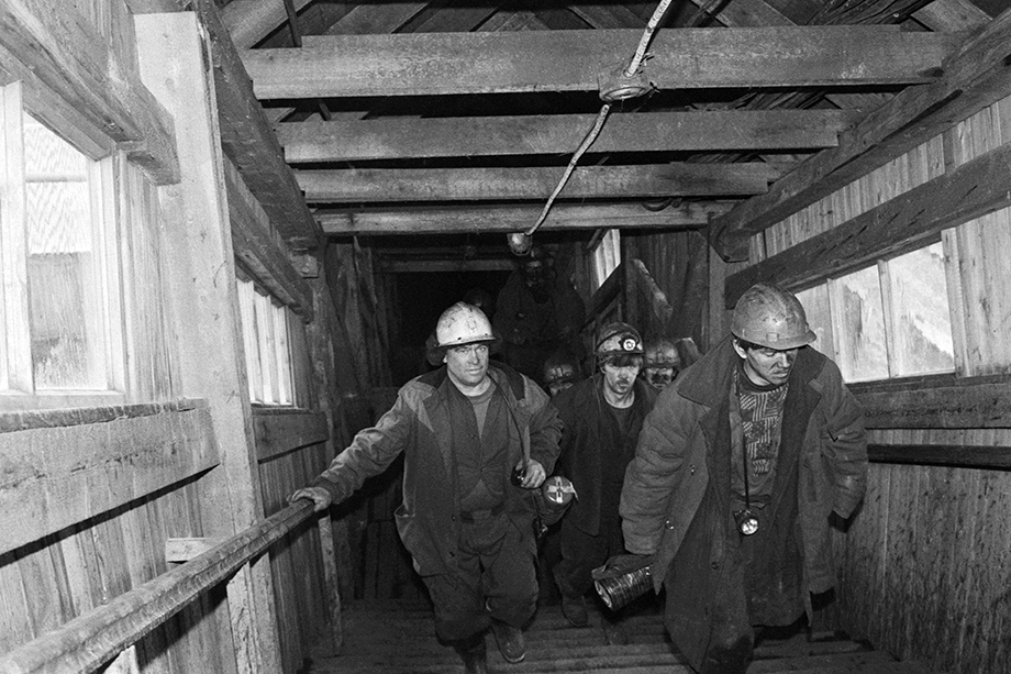 Август 1996 года. Горняки шахты № 5 посёлка Баренцбург.