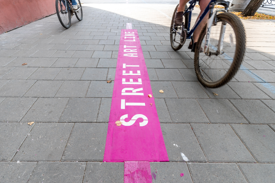 Фиолетовая линия стрит-арта – совместный проект «Стенограффии» и «Яндекс.Карт».