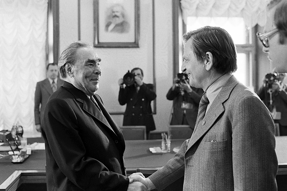 12 июня 1981 года. Леонид Брежнев и Улоф Пальме перед началом беседы в Кремле.