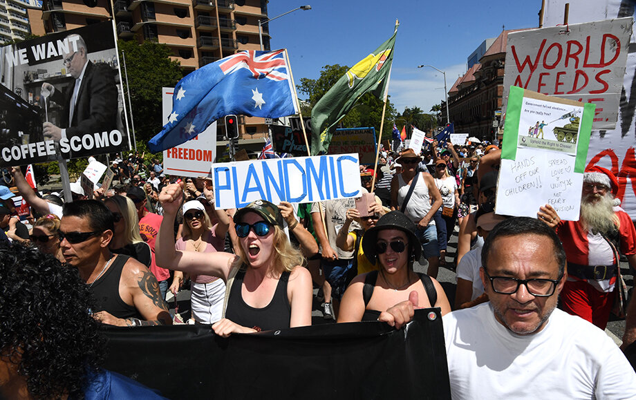 Акция протеста против обязательной вакцинации и ограничений в Мельбурне.